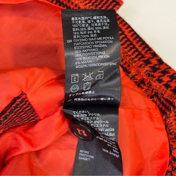 🔥3 for $21- H&M Red Plaid Mini Skirt with Side Buttons - Picture 6 of 7